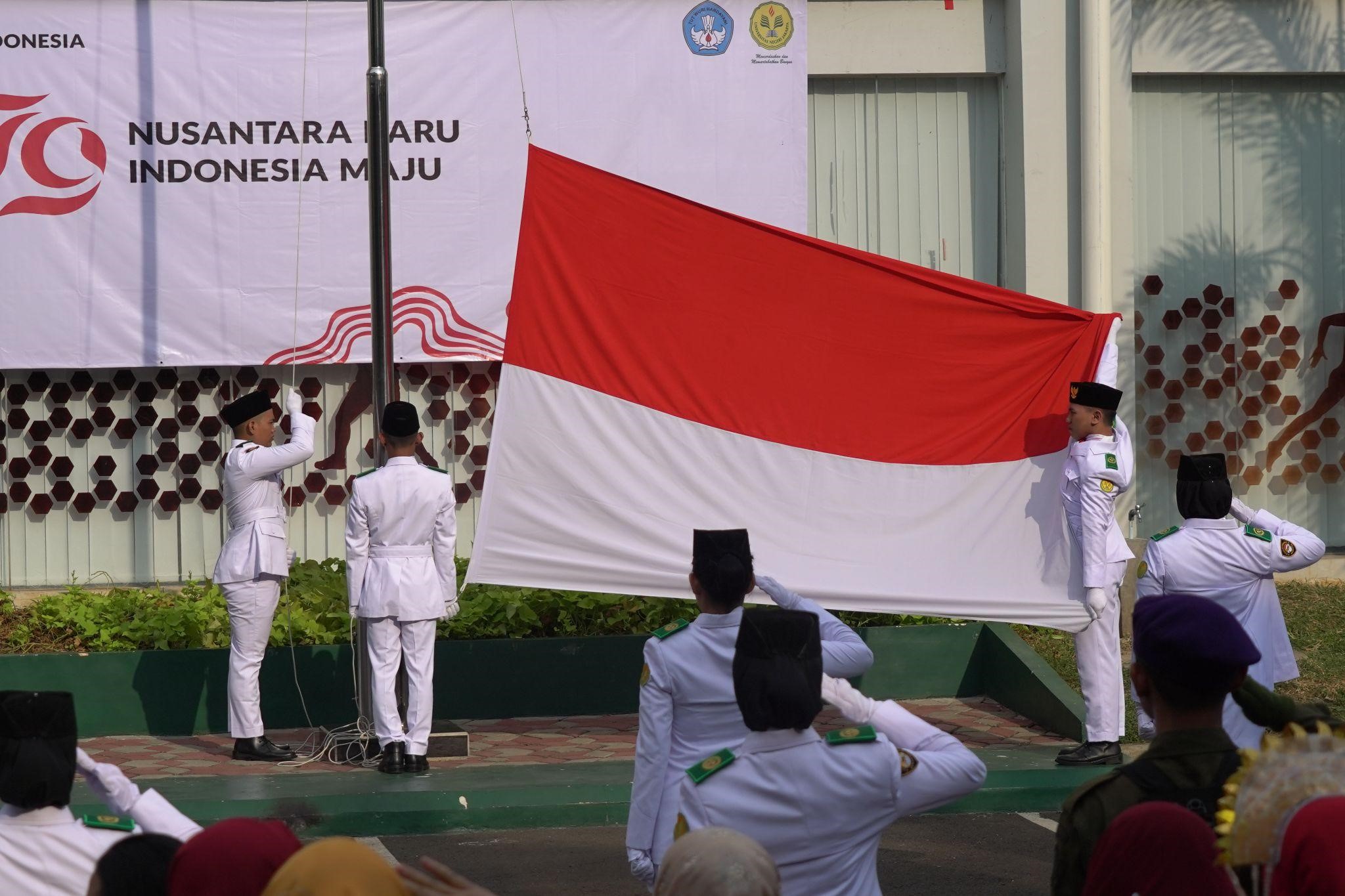 CIVITAS AKADEMIKA FAKULTAS ILMU SOSIAL TURUT MEMERIAHKAN UPACARA HARI KEMERDEKAAN REPUBLIK INDONESIA YANG KE-79: NUSANTARA BARU INDONESIA MAJU
