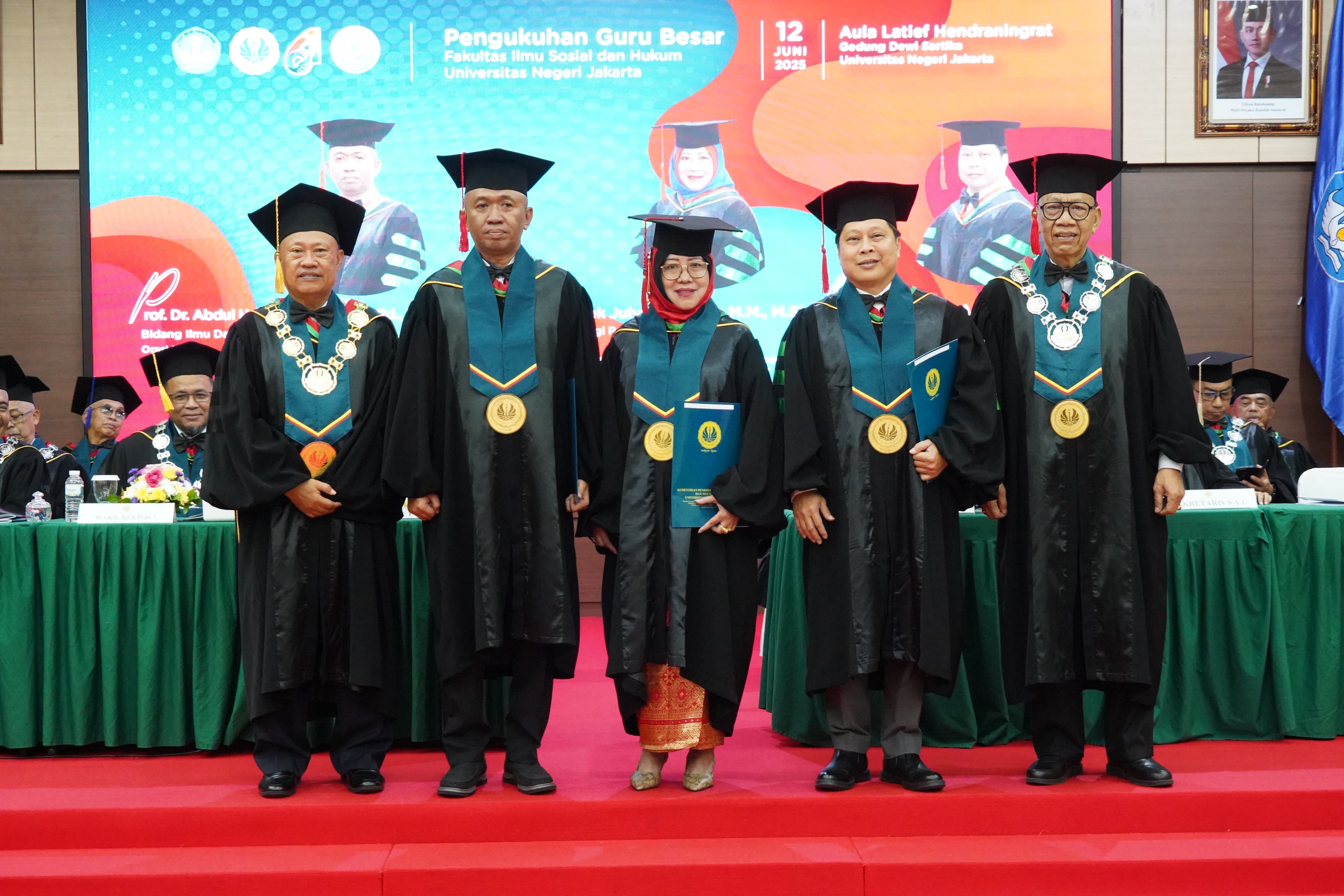 UNJ Kukuhkan 3 Guru Besar FISH: Ahli Resolusi Konflik, Sosiologi, dan Filsafat Sosial