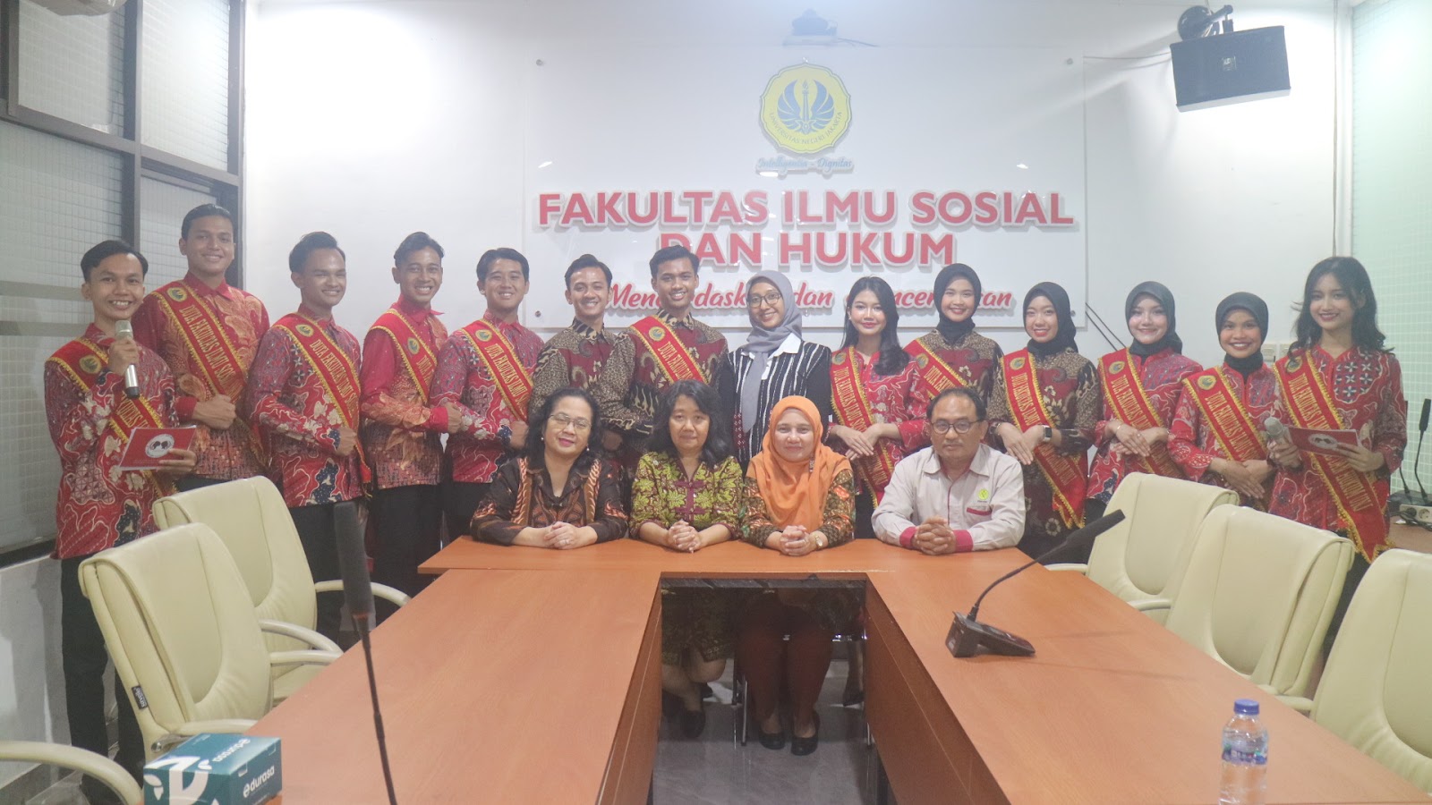 Duta FISH UNJ Bahas Program Kerja 2026 dalam Audiensi dengan Dekanat