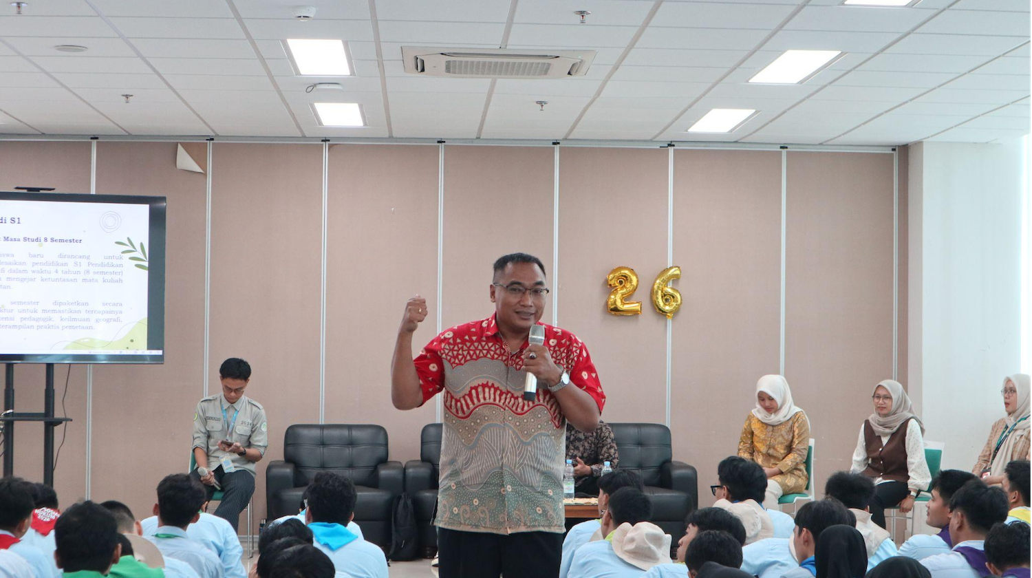 Pemaparan materi Diskusi Akademik oleh Koordinator Program Studi Pendidikan Geografi